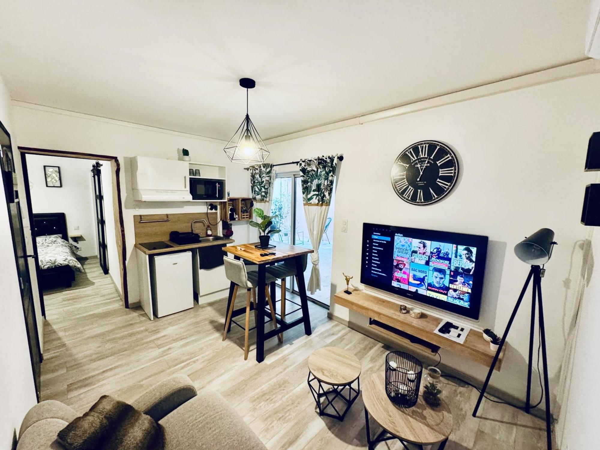 Alena Apartment Bourg-Saint-Andéol Екстериор снимка