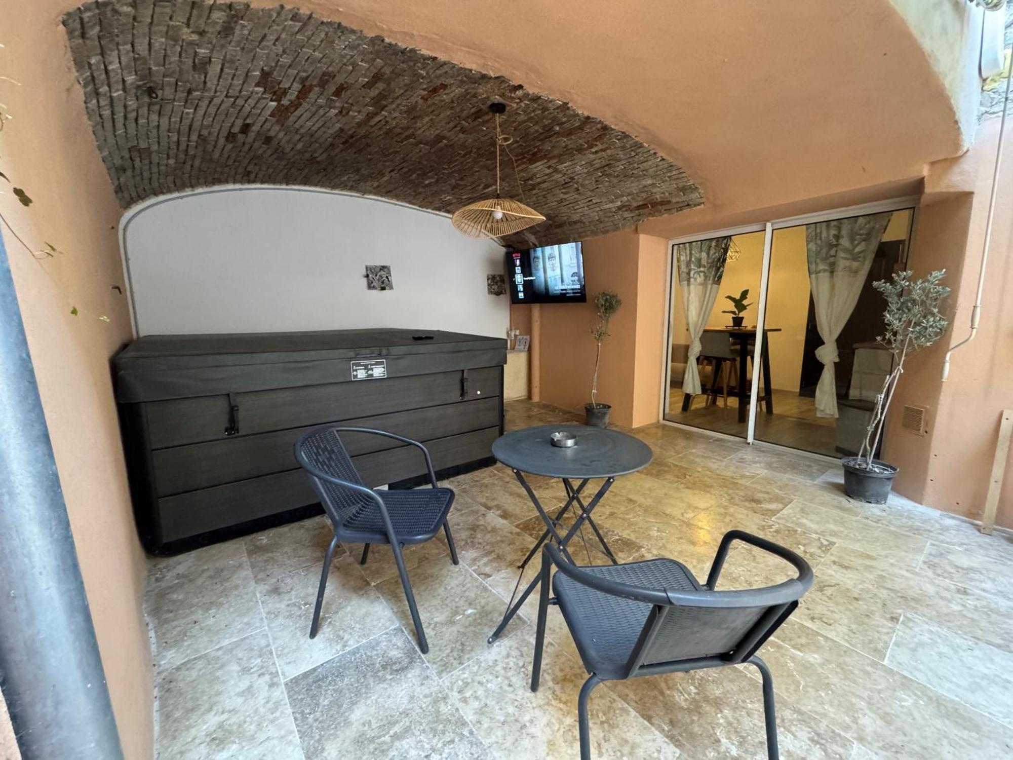 Alena Apartment Bourg-Saint-Andéol Екстериор снимка